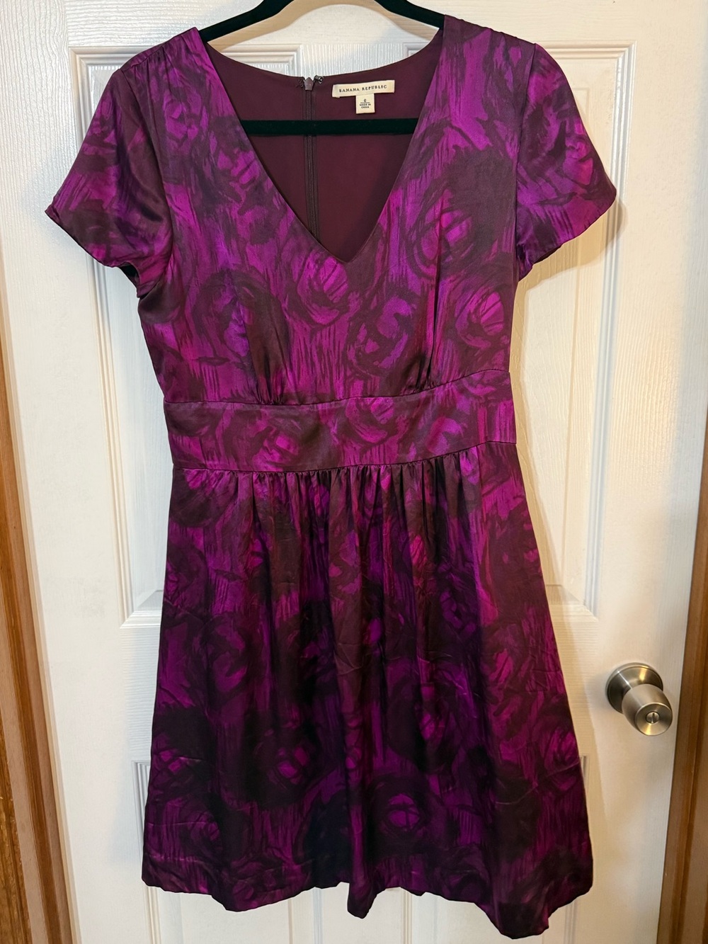 Banana Republic 100% Silk Abstract Floral V-Neck Dress Magenta Purple Size 6